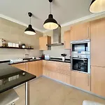 Deluxe 2 Bedroom Oceanfront Flat In Del Rey Apartman *