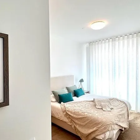 Deluxe 2 Bedroom Flat - Beachfront - Del Rey