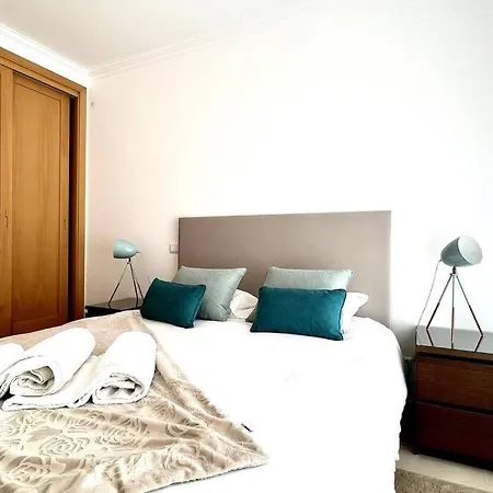 Deluxe 2 Bedroom Flat - Beachfront - Del Rey