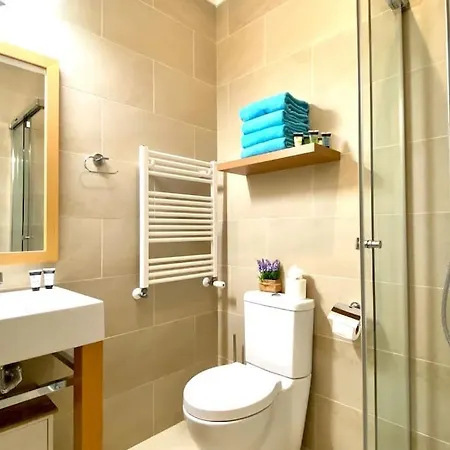 Deluxe 2 Bedroom Flat - Beachfront - Del Rey *