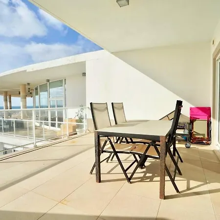 Deluxe 2 Bedroom Flat - Beachfront - Del Rey Apartment *