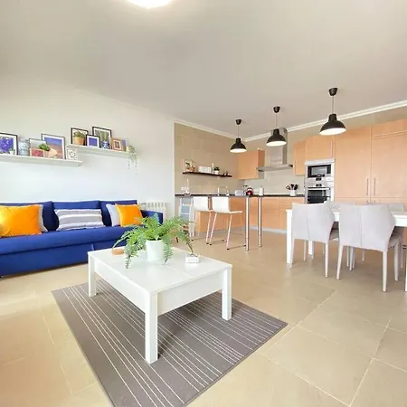 Deluxe 2 Bedroom Flat - Beachfront - Del Rey Apartment *