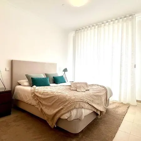 Deluxe 2 Bedroom Flat - Beachfront - Del Rey Apartment