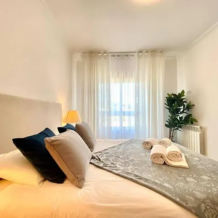 Deluxe 2 Bedroom Flat - Beachfront - Del Rey *