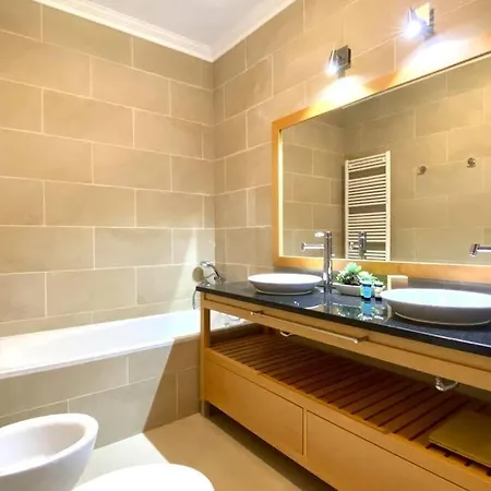 Deluxe 2 Bedroom Flat - Beachfront - Del Rey *