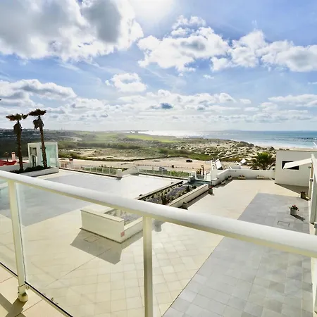 Deluxe 2 Bedroom Flat - Beachfront - Del Rey *