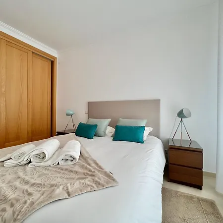 Deluxe 2 Bedroom Flat - Beachfront - Del Rey *