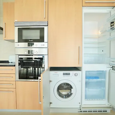 Deluxe 2 Bedroom Flat - Beachfront - Del Rey Apartment *